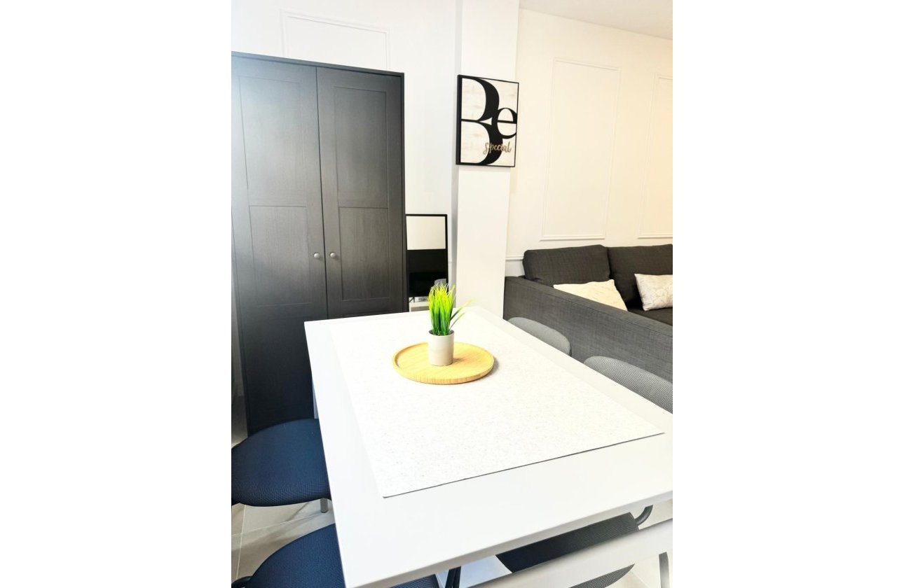 Resale - Apartment -
Torrevieja - Centro