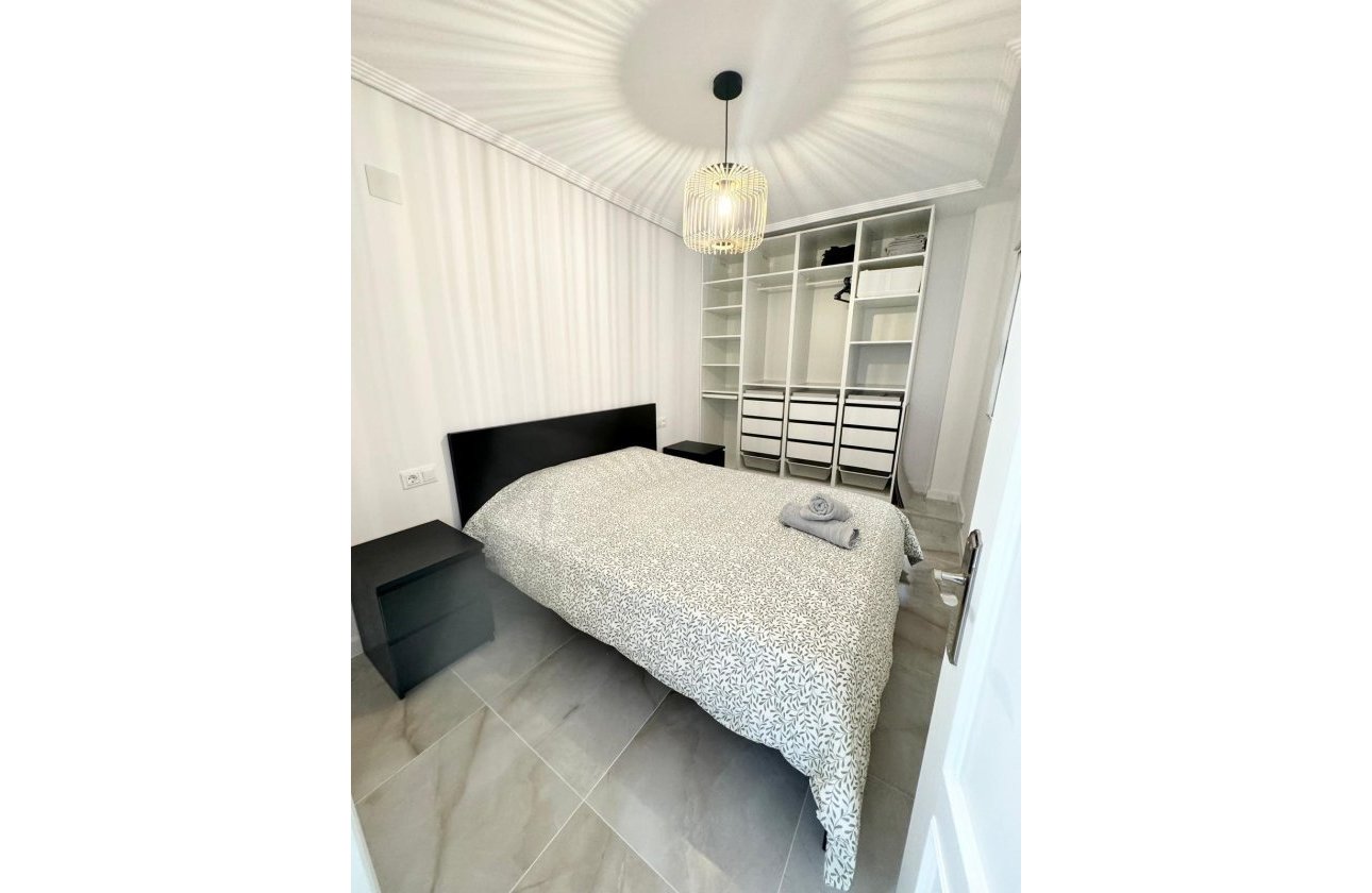 Resale - Apartment -
Torrevieja - Centro