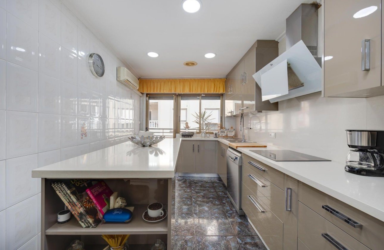 Resale - Apartment -
Torrevieja - Centro