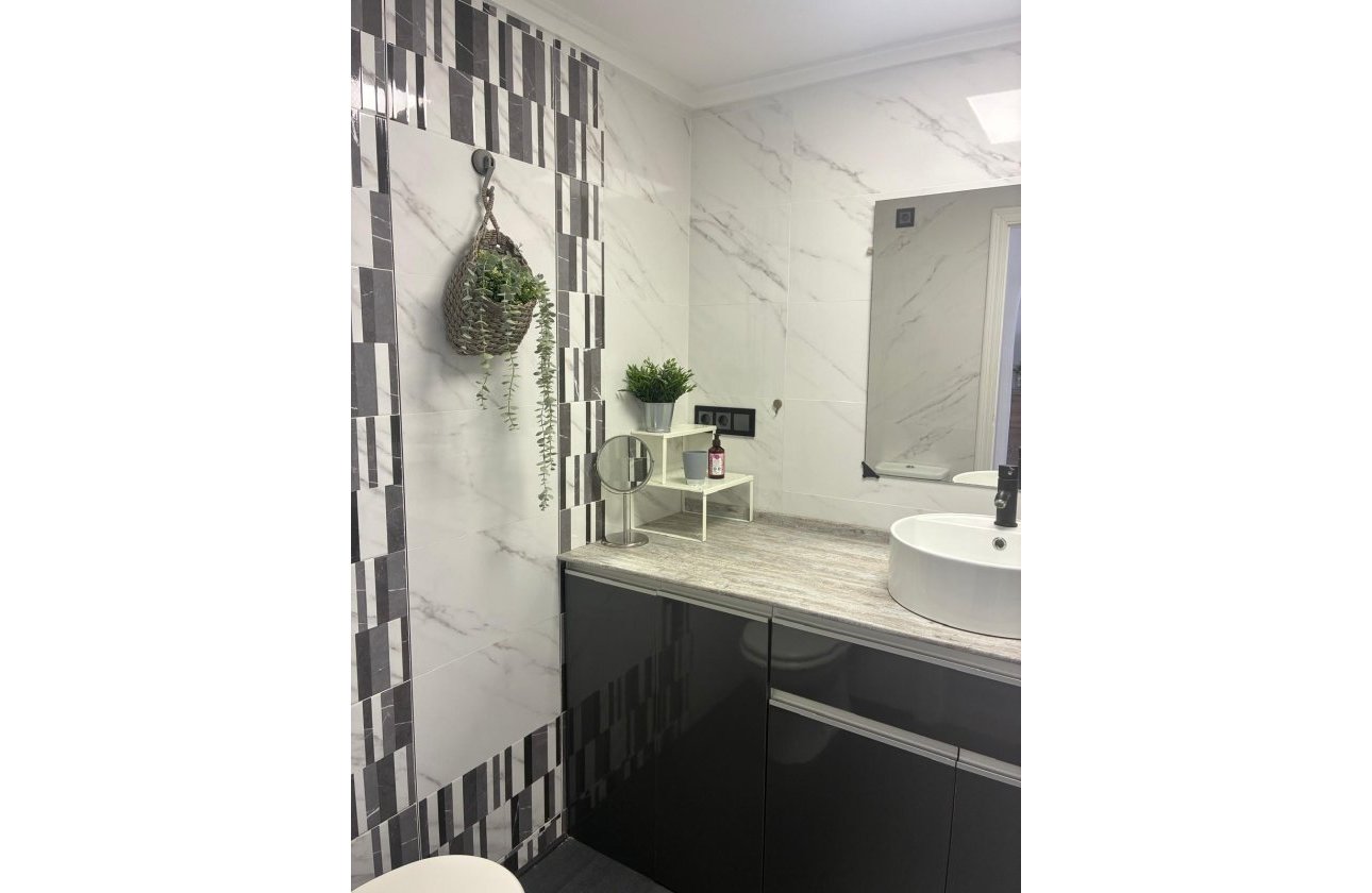 Resale - Apartment -
Torrevieja - Centro