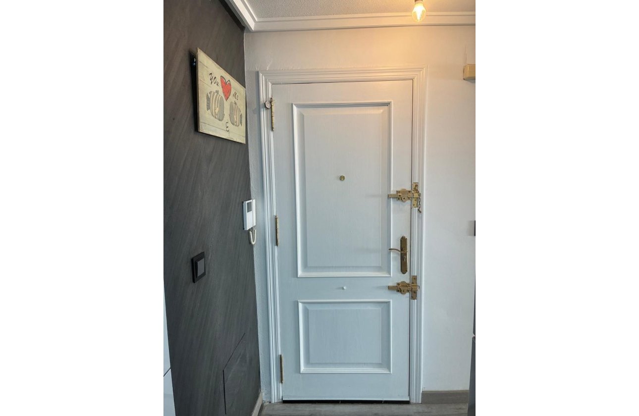Resale - Apartment -
Torrevieja - Centro