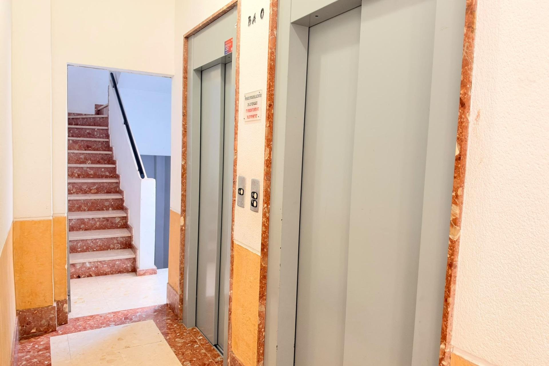 Resale - Apartment -
Torrevieja - Centro
