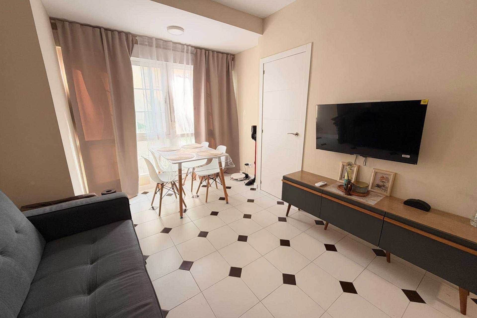 Resale - Apartment -
Torrevieja - Centro