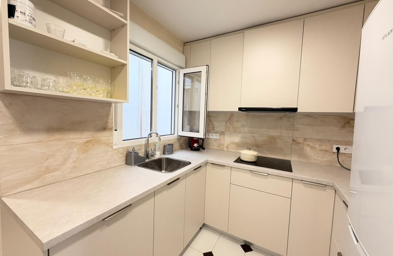 Resale - Apartment -
Torrevieja - Centro