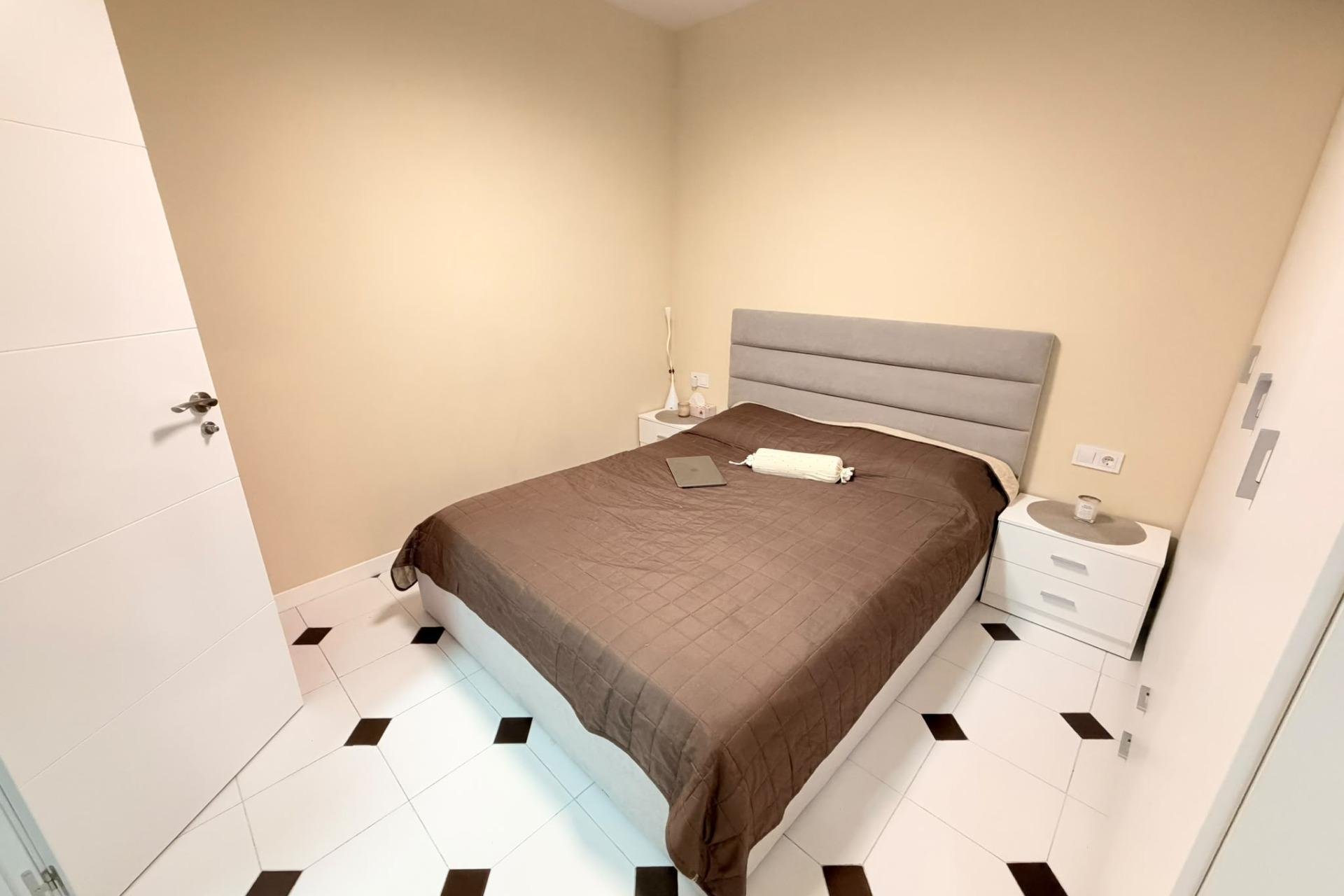 Resale - Apartment -
Torrevieja - Centro