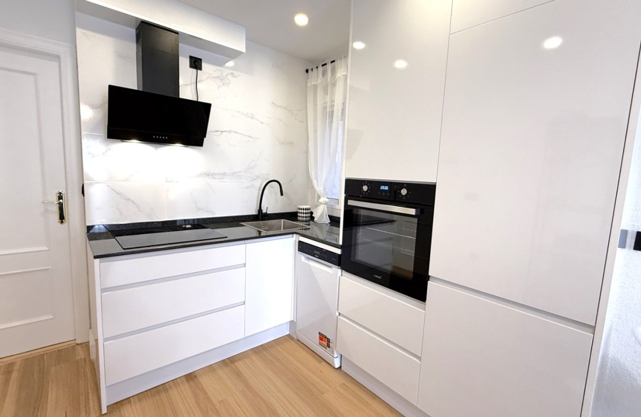 Resale - Apartment -
Torrevieja - Costa Blanca