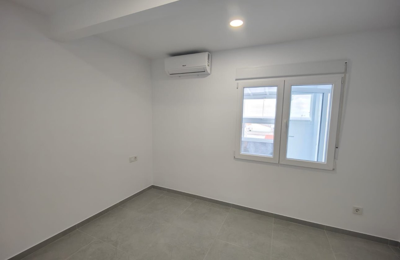 Resale - Apartment -
Torrevieja - Costa Blanca