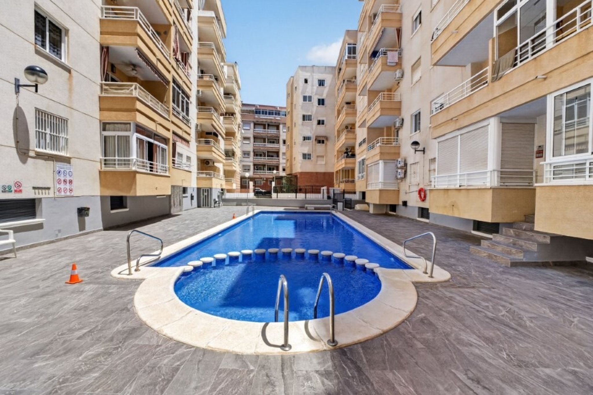 Resale - Apartment -
Torrevieja - Costa Blanca