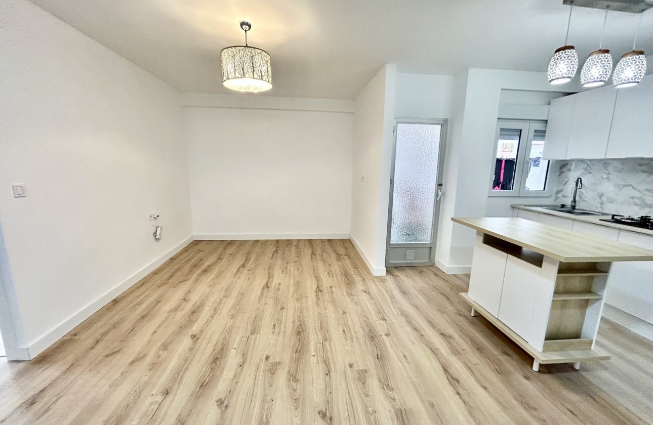 Resale - Apartment -
Torrevieja - Costa Blanca