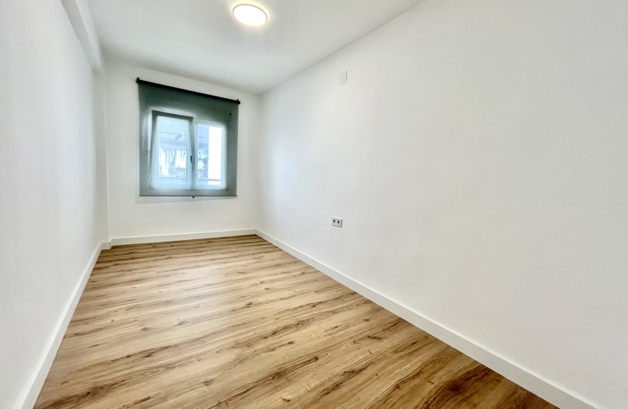 Resale - Apartment -
Torrevieja - Costa Blanca