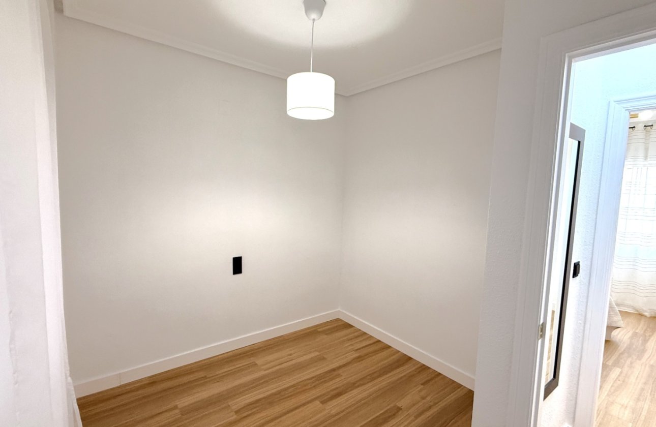 Resale - Apartment -
Torrevieja - Costa Blanca