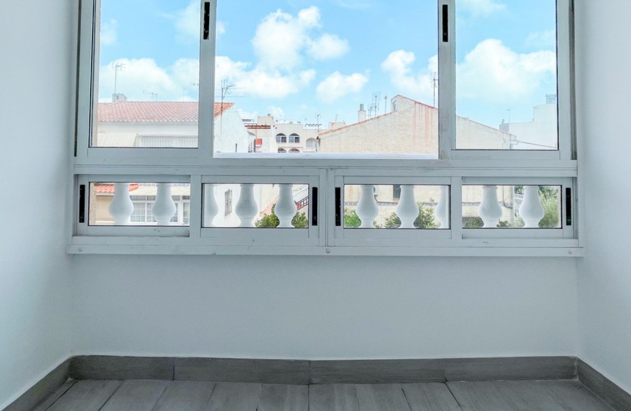 Resale - Apartment -
Torrevieja - Costa Blanca