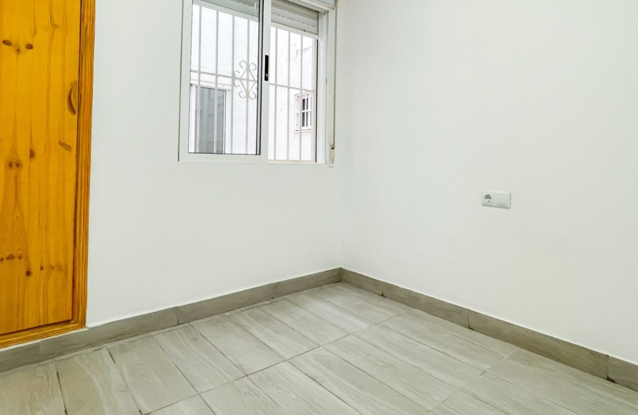 Resale - Apartment -
Torrevieja - Costa Blanca