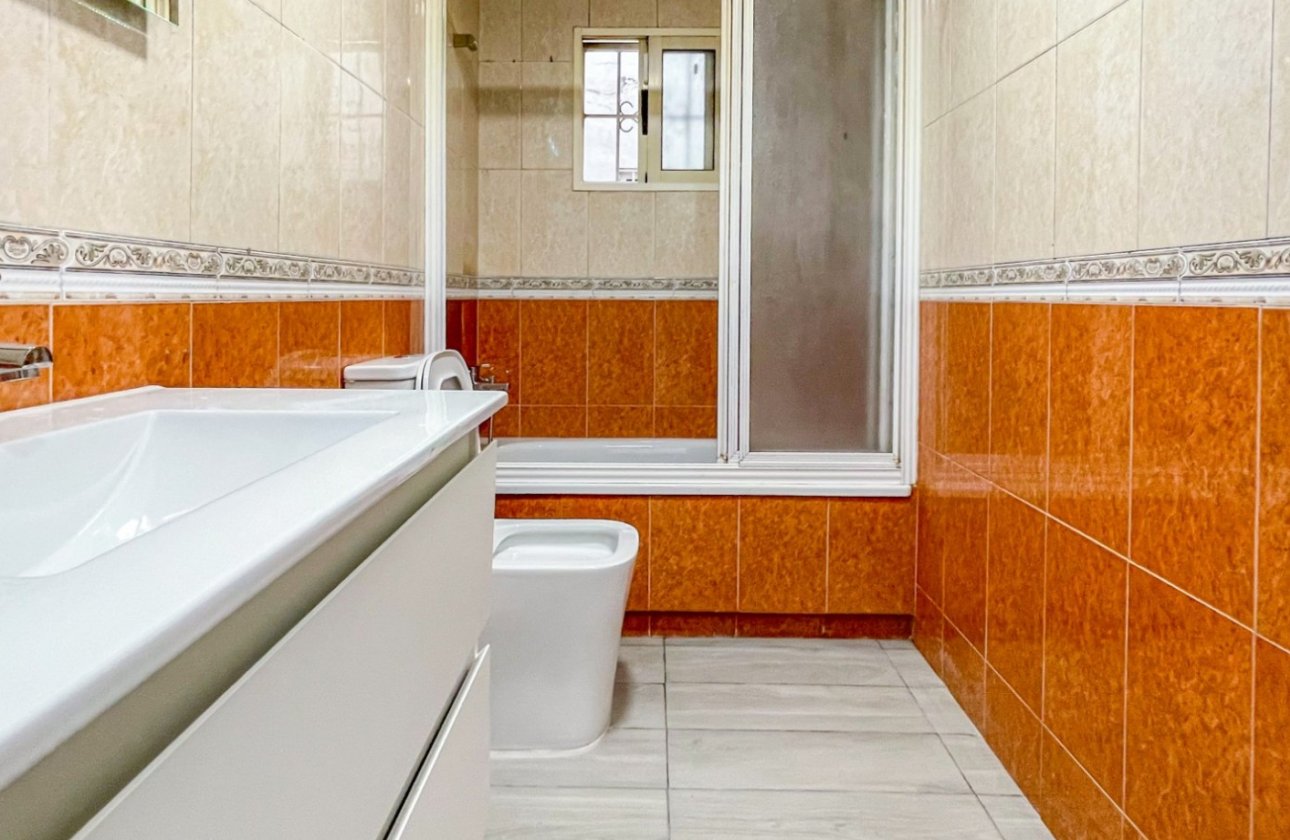 Resale - Apartment -
Torrevieja - Costa Blanca