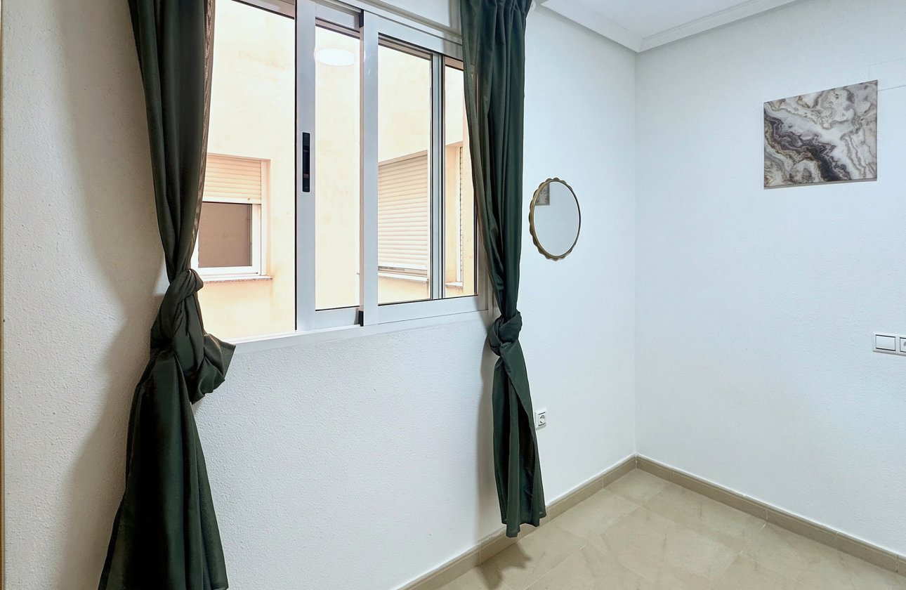 Resale - Apartment -
Torrevieja - Costa Blanca
