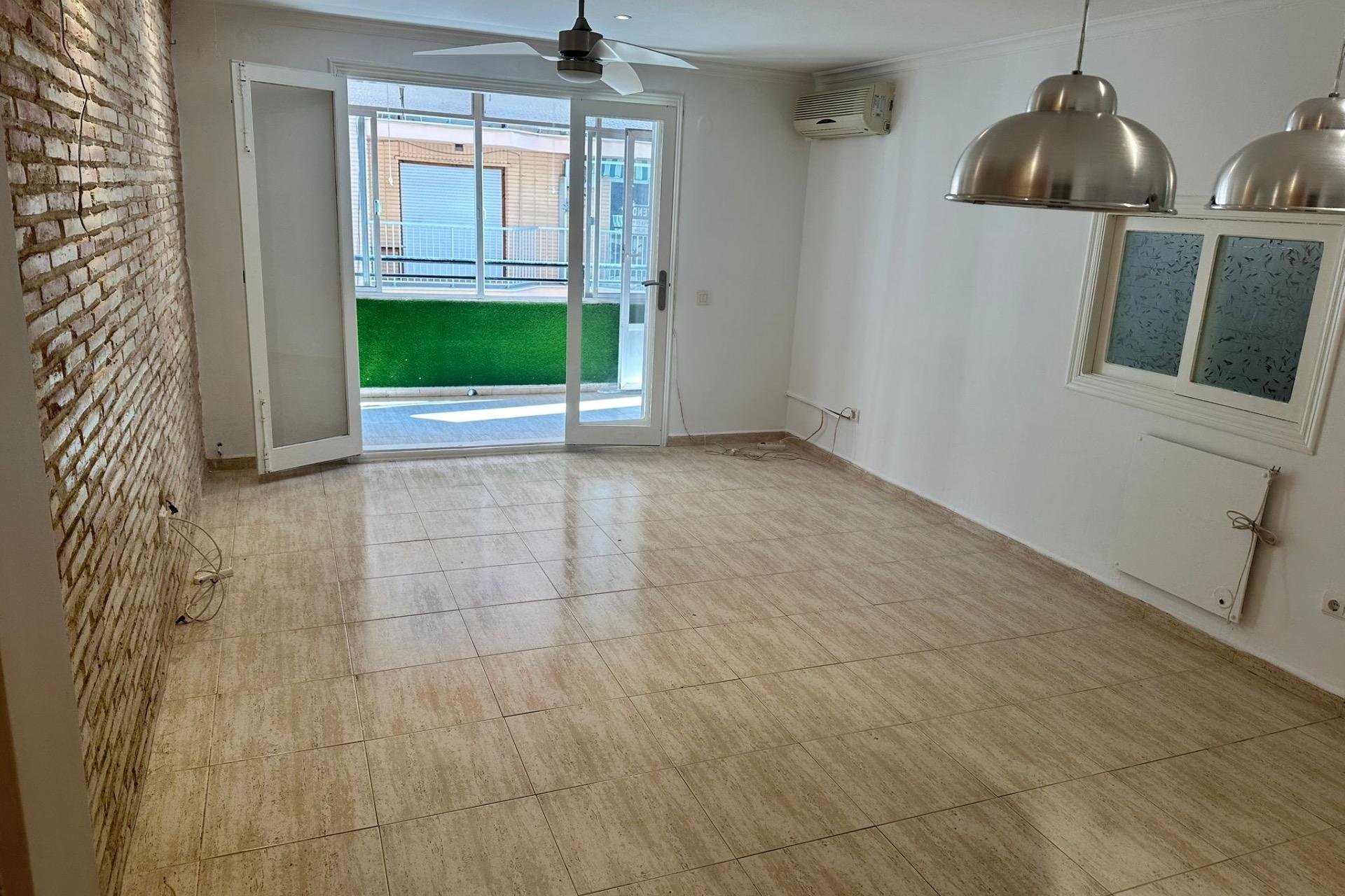 Resale - Apartment -
Torrevieja - El Acequión - Los Náufragos