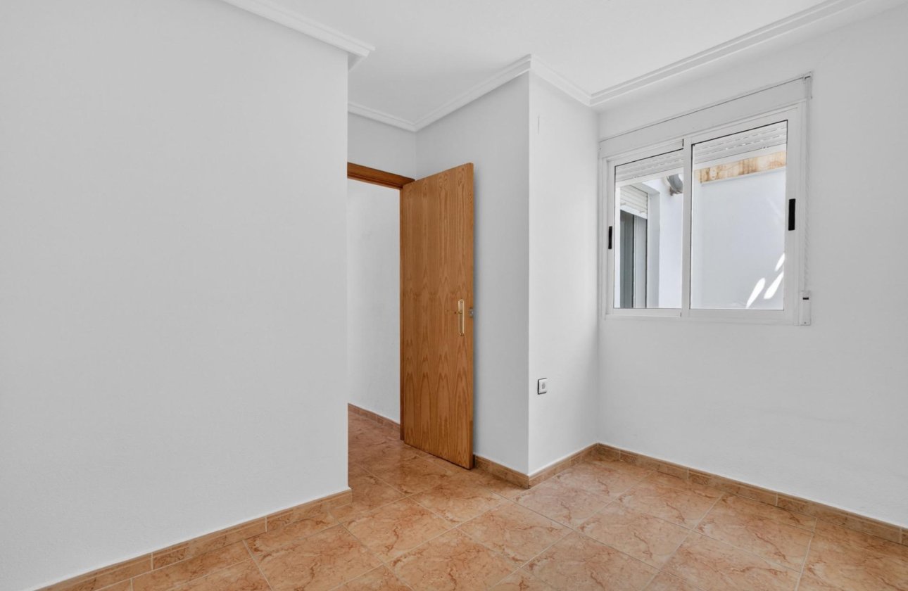 Resale - Apartment -
Torrevieja - El Limonar