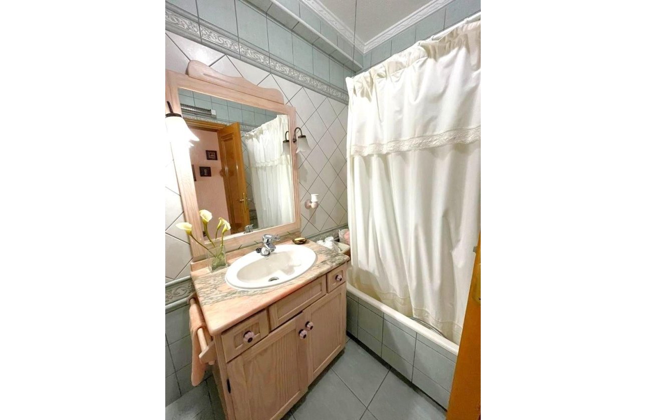 Resale - Apartment -
Torrevieja - Estacion De Autobuses