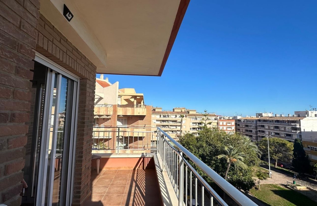 Resale - Apartment -
Torrevieja - Estacion De Autobuses