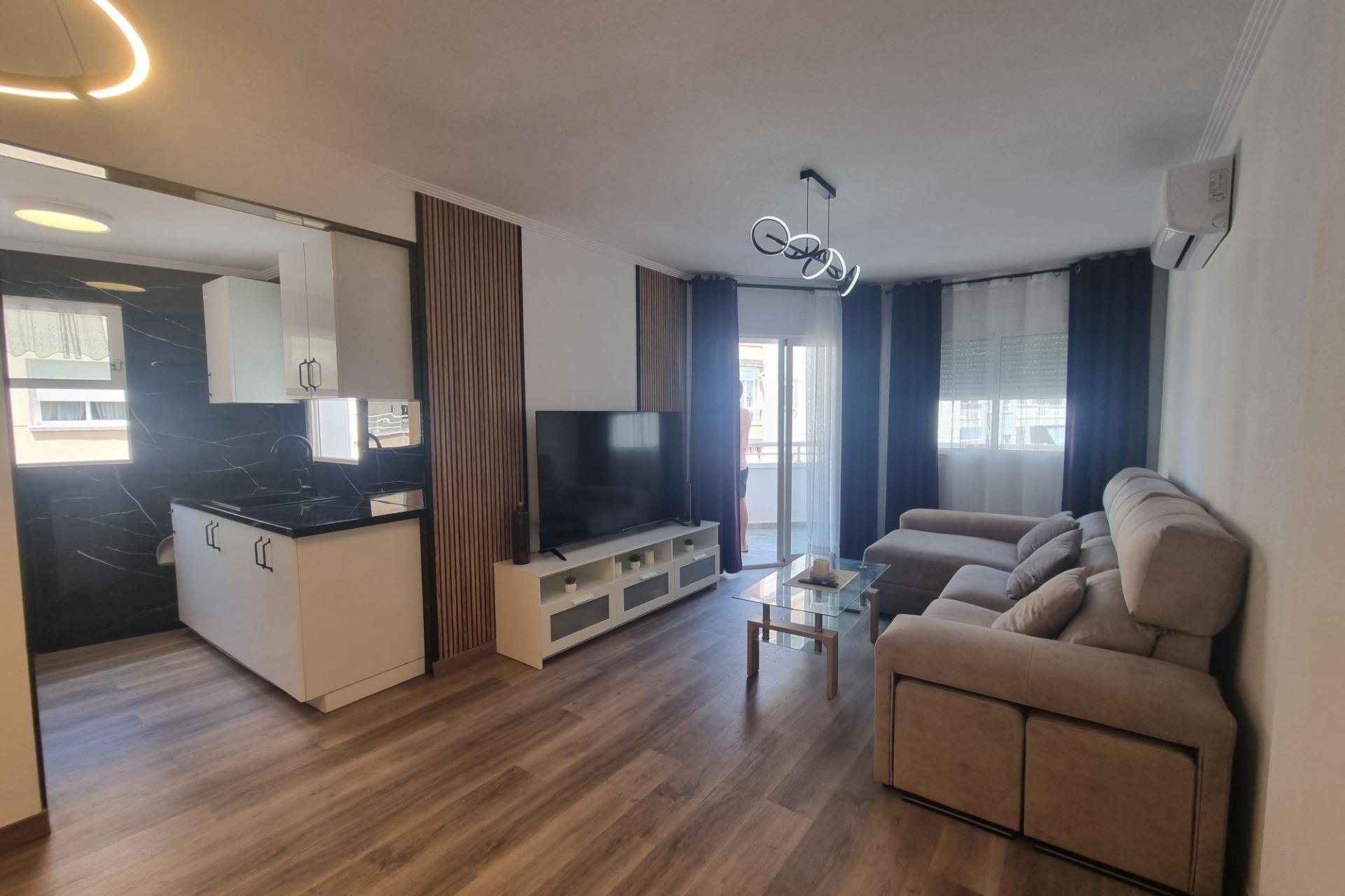 Resale - Apartment -
Torrevieja - Estacion De Autobuses