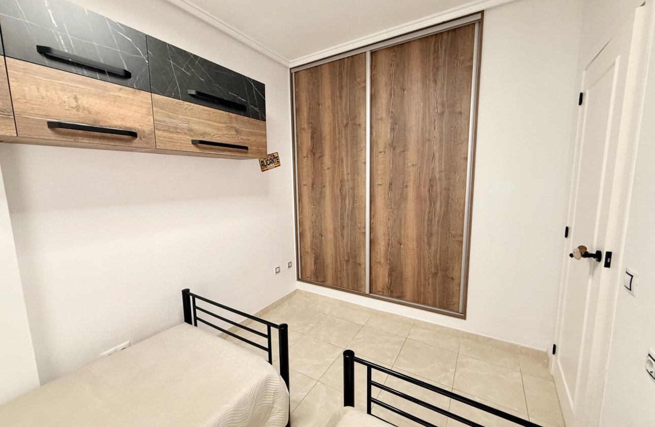 Resale - Apartment -
Torrevieja - Estacion De Autobuses