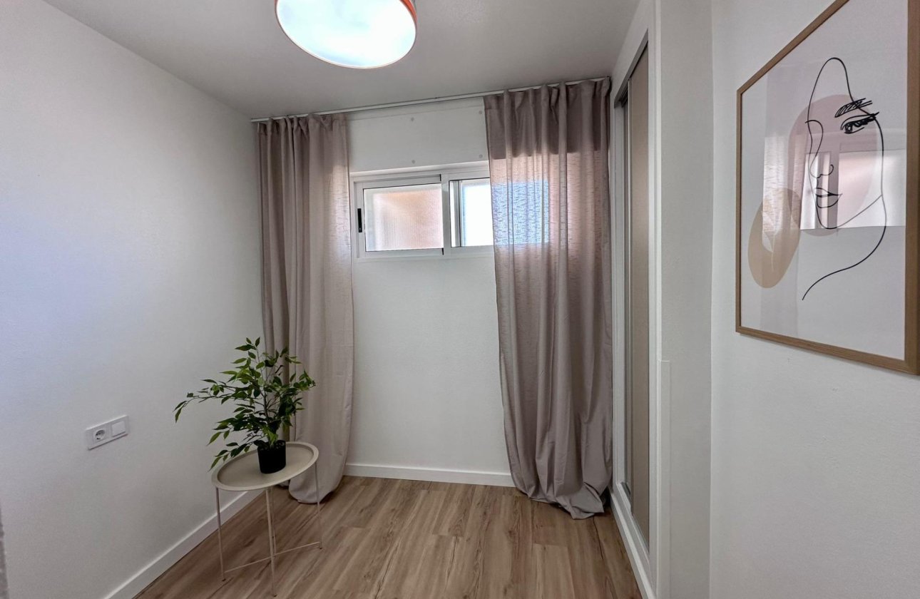 Resale - Apartment -
Torrevieja - Habaneras