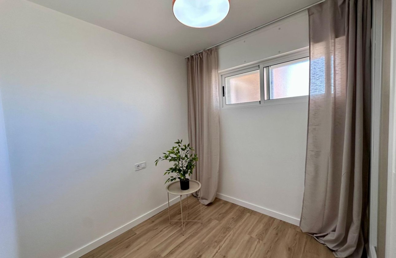 Resale - Apartment -
Torrevieja - Habaneras