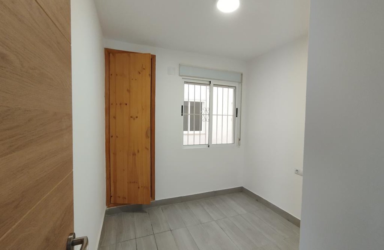 Resale - Apartment -
Torrevieja - Habaneras