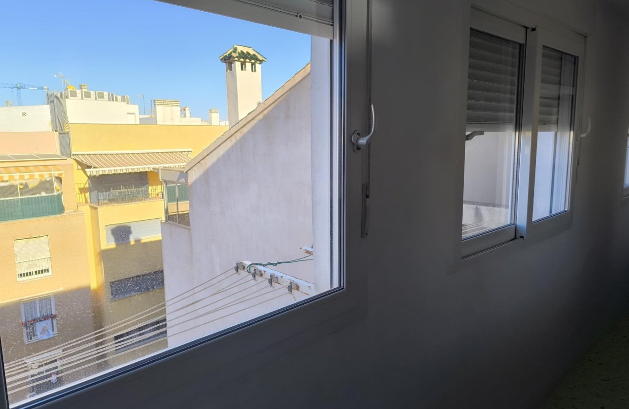 Resale - Apartment -
Torrevieja - Las Piscinas Naturales