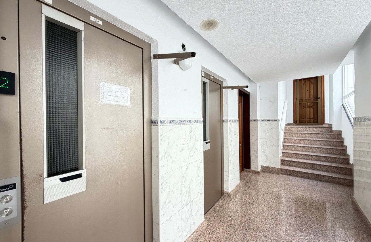 Resale - Apartment -
Torrevieja - Las Piscinas Naturales
