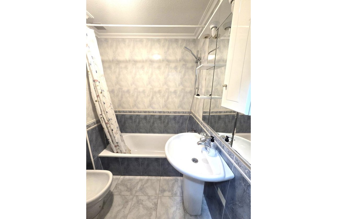 Resale - Apartment -
Torrevieja - Las Piscinas Naturales