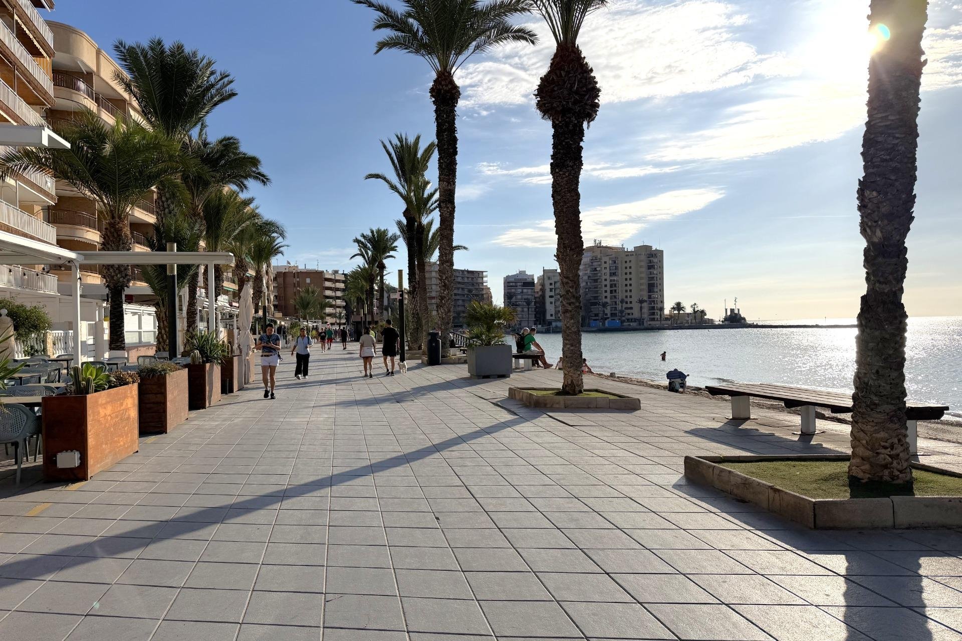 Resale - Apartment -
Torrevieja - Las Piscinas Naturales