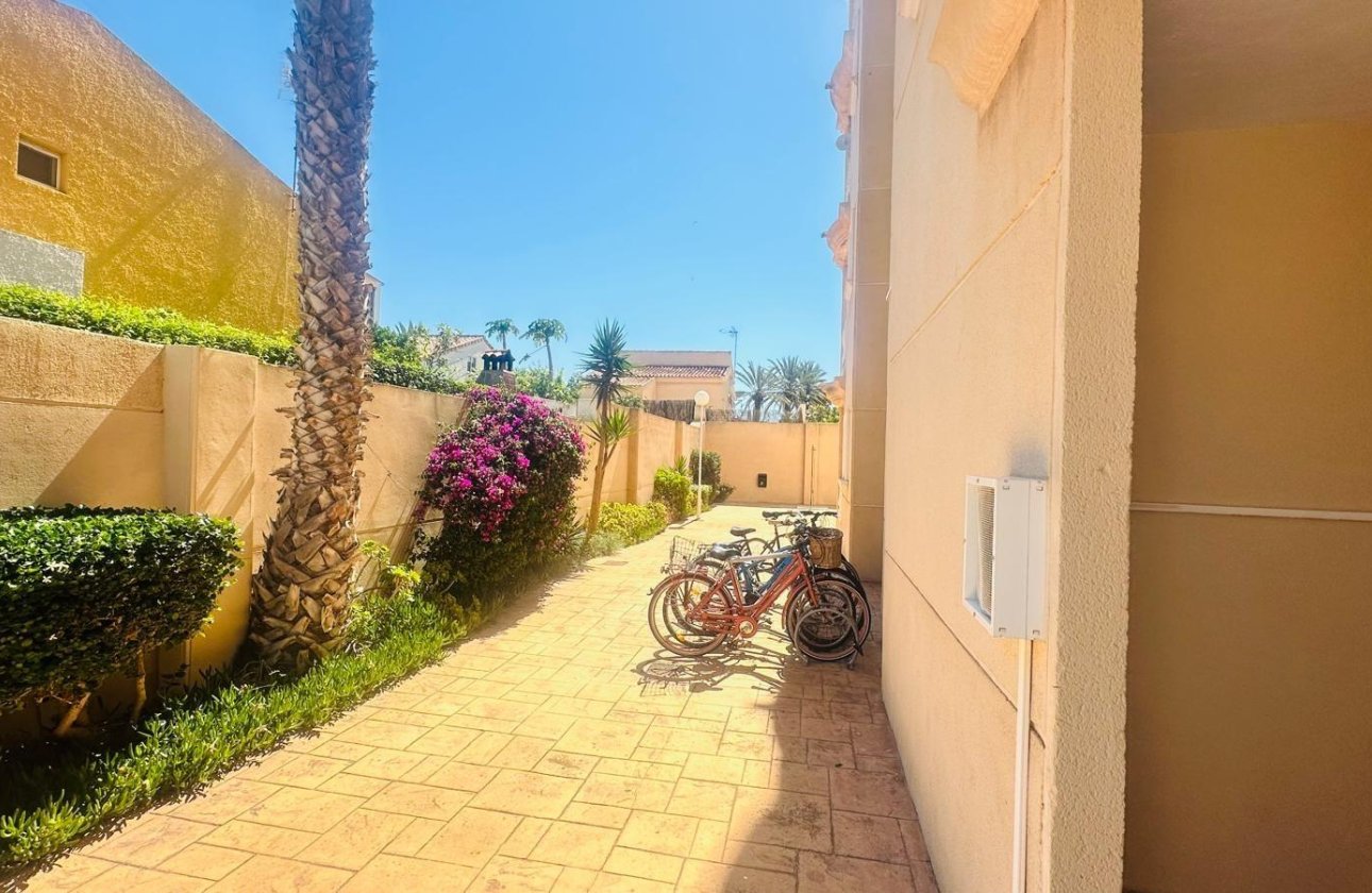 Resale - Apartment -
Torrevieja - Nueva Torrevieja