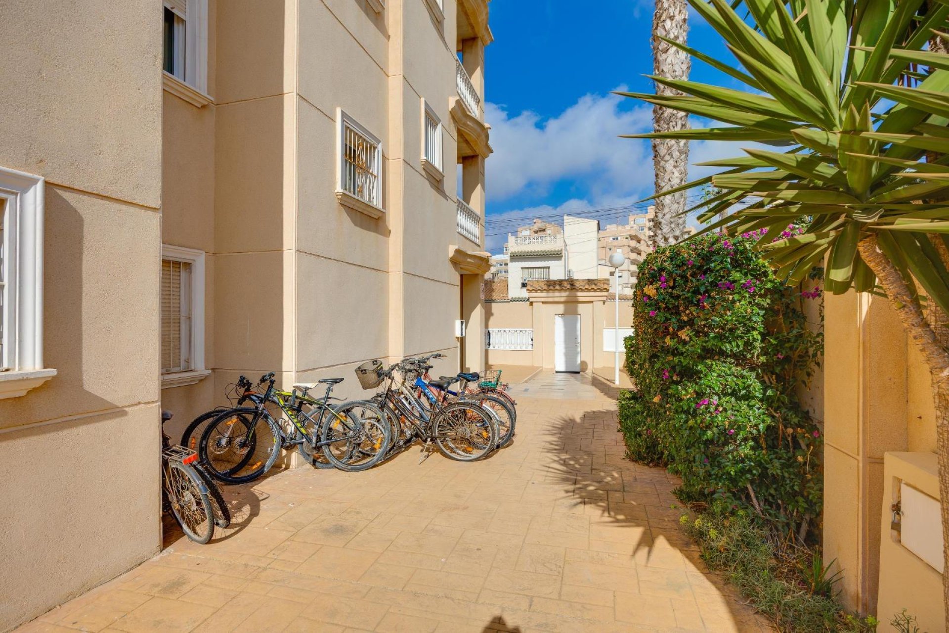Resale - Apartment -
Torrevieja - Nueva Torrevieja