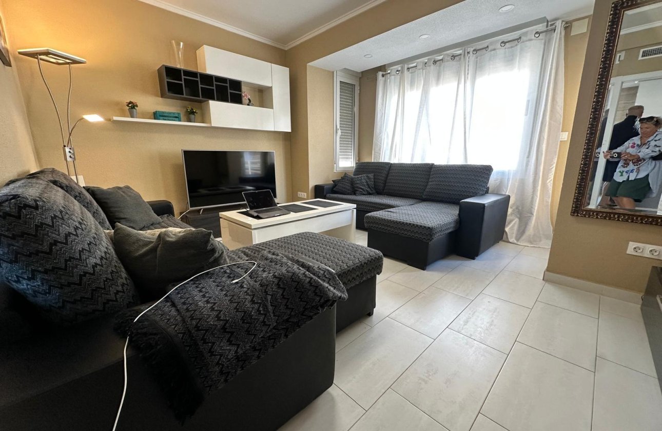 Resale - Apartment -
Torrevieja - Paseo Maritimo