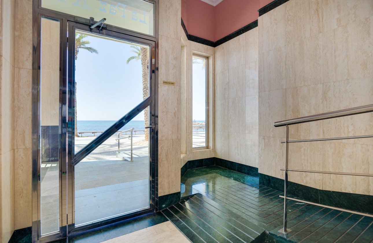 Resale - Apartment -
Torrevieja - Paseo Maritimo