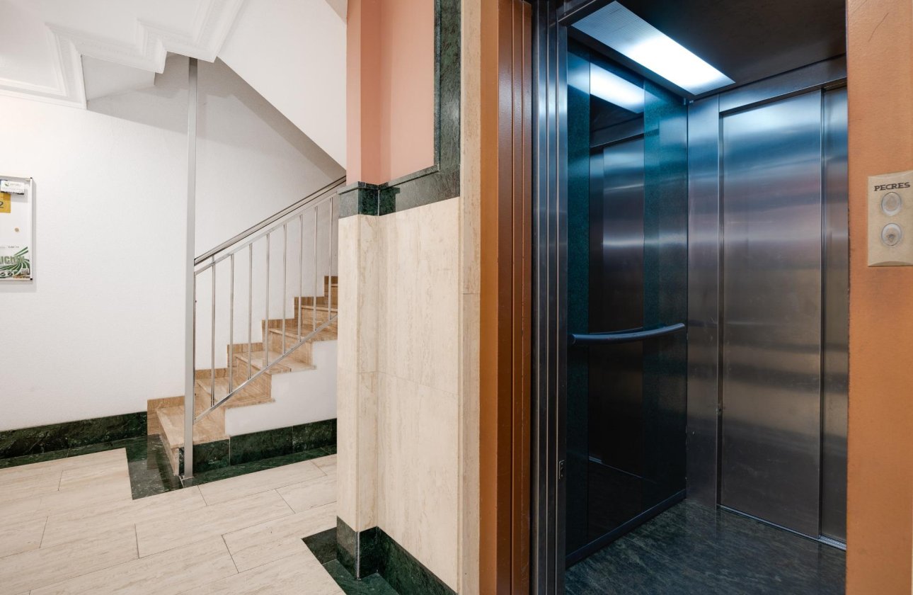 Resale - Apartment -
Torrevieja - Paseo Maritimo