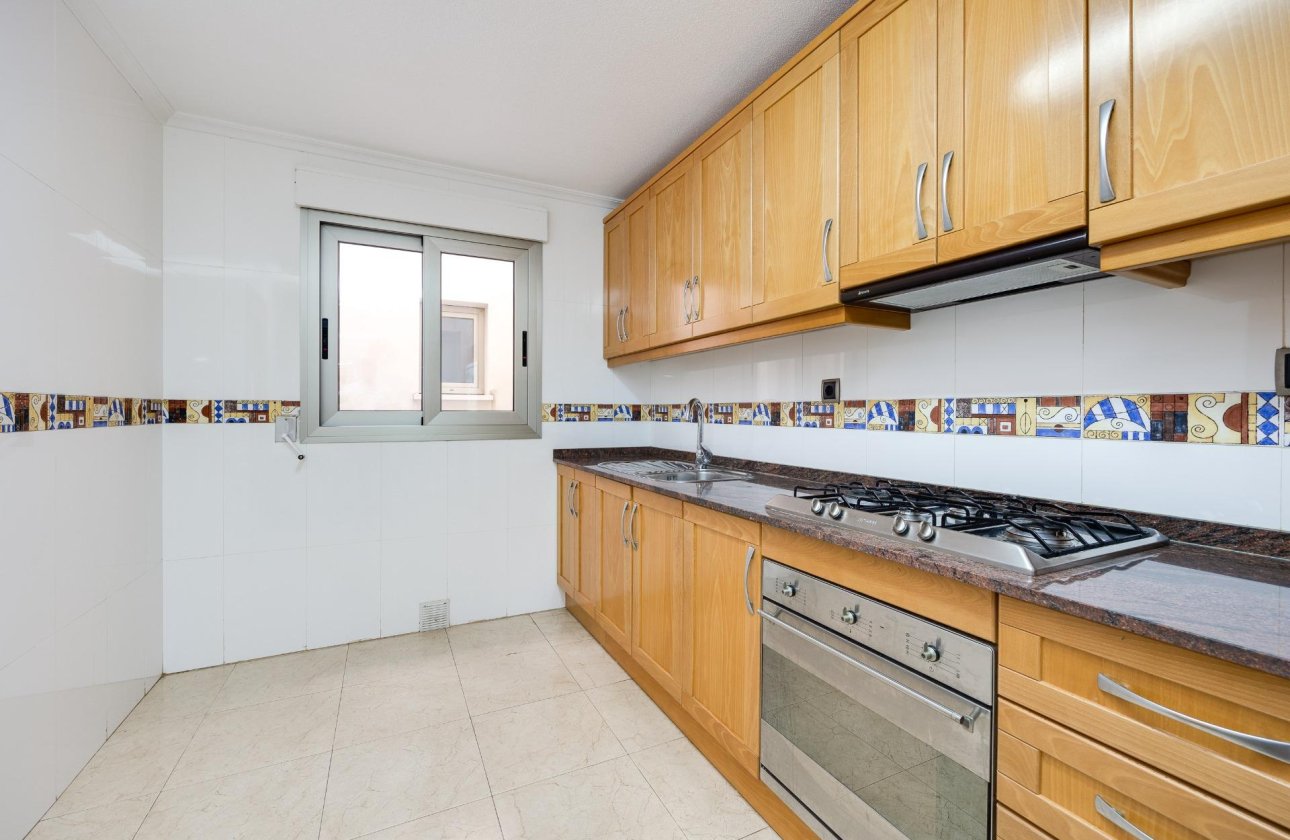 Resale - Apartment -
Torrevieja - Paseo Maritimo