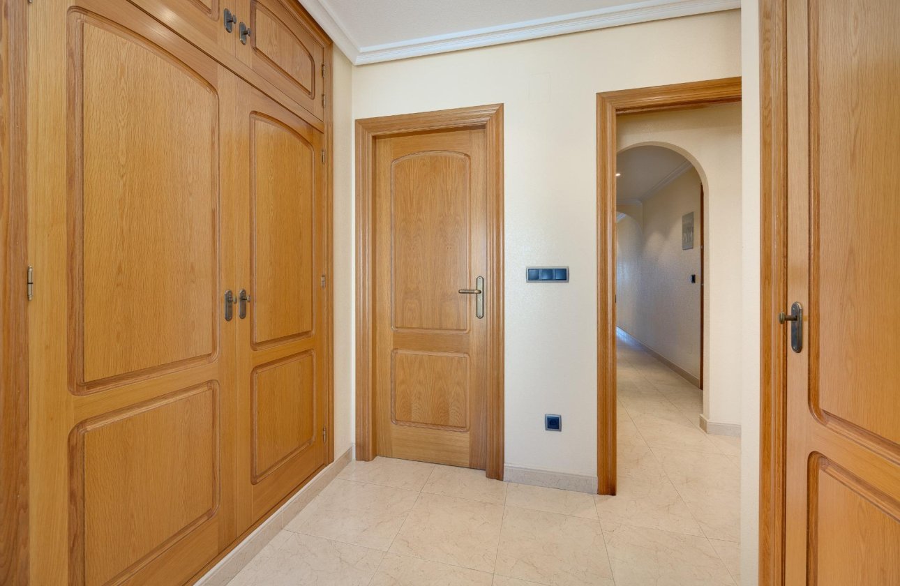 Resale - Apartment -
Torrevieja - Paseo Maritimo