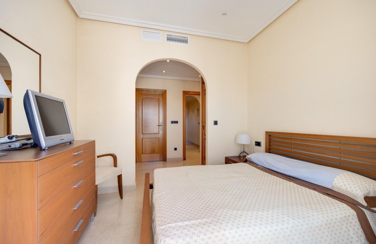 Resale - Apartment -
Torrevieja - Paseo Maritimo