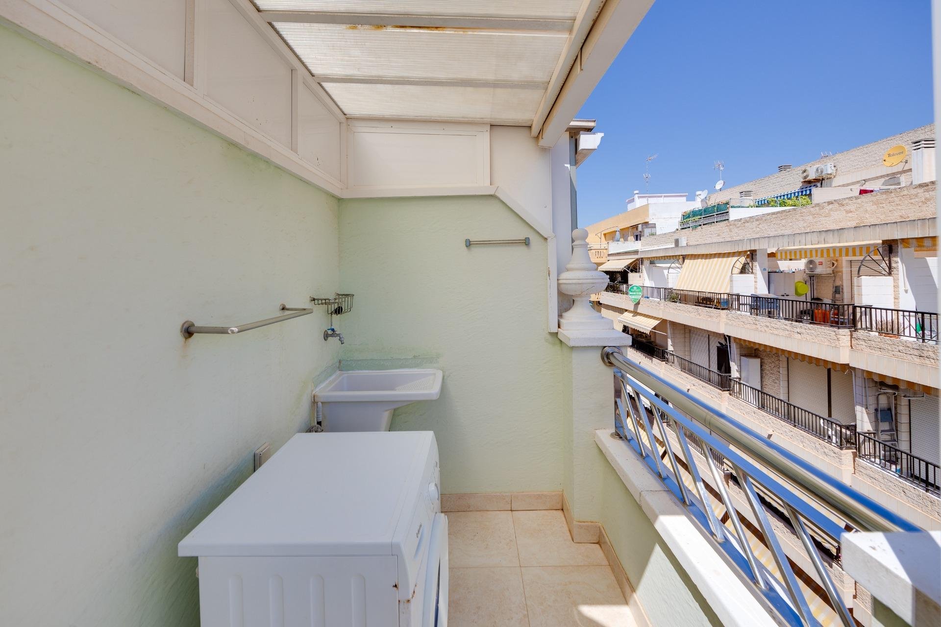Resale - Apartment -
Torrevieja - Paseo Maritimo