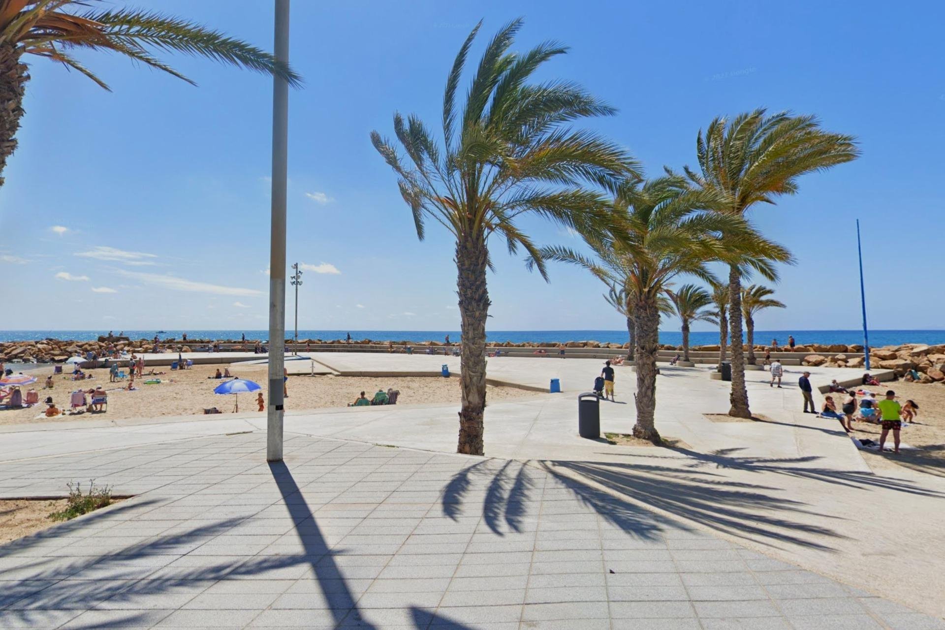 Resale - Apartment -
Torrevieja - Paseo Maritimo