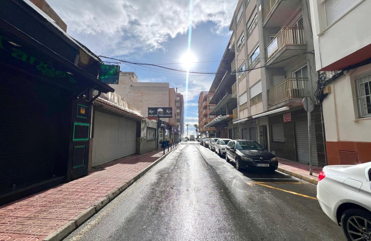 Resale - Apartment -
Torrevieja - Paseo Maritimo
