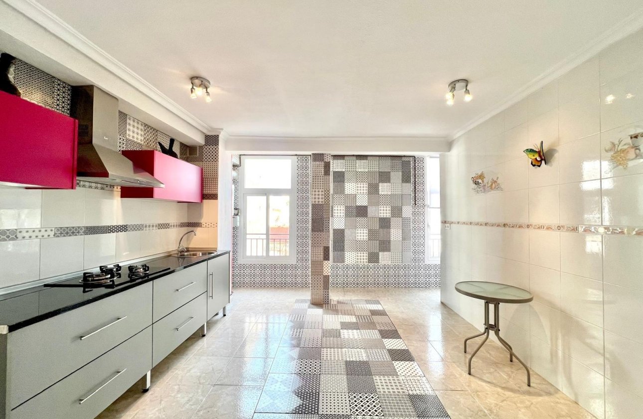 Resale - Apartment -
Torrevieja - Paseo Maritimo