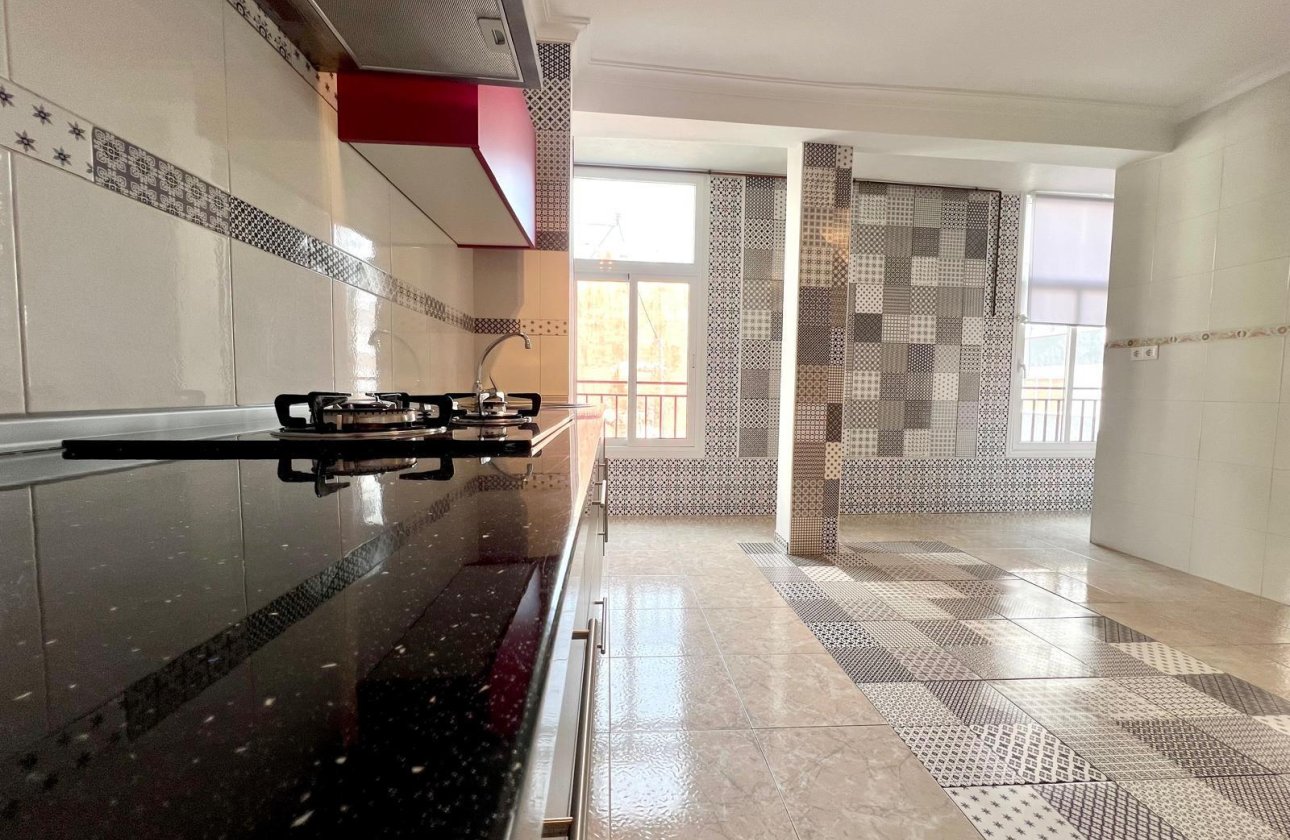 Resale - Apartment -
Torrevieja - Paseo Maritimo