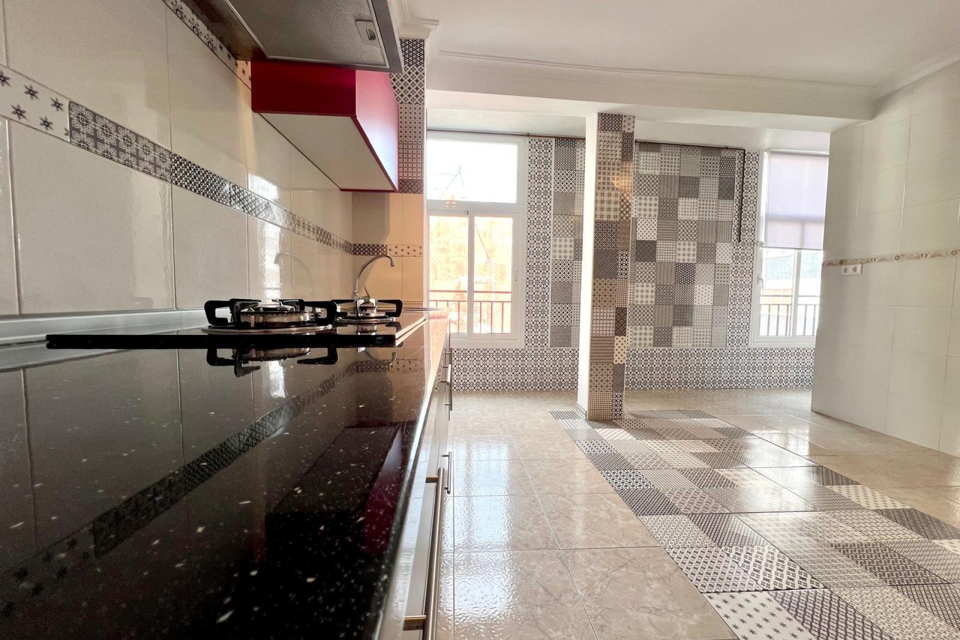 Resale - Apartment -
Torrevieja - Paseo Maritimo