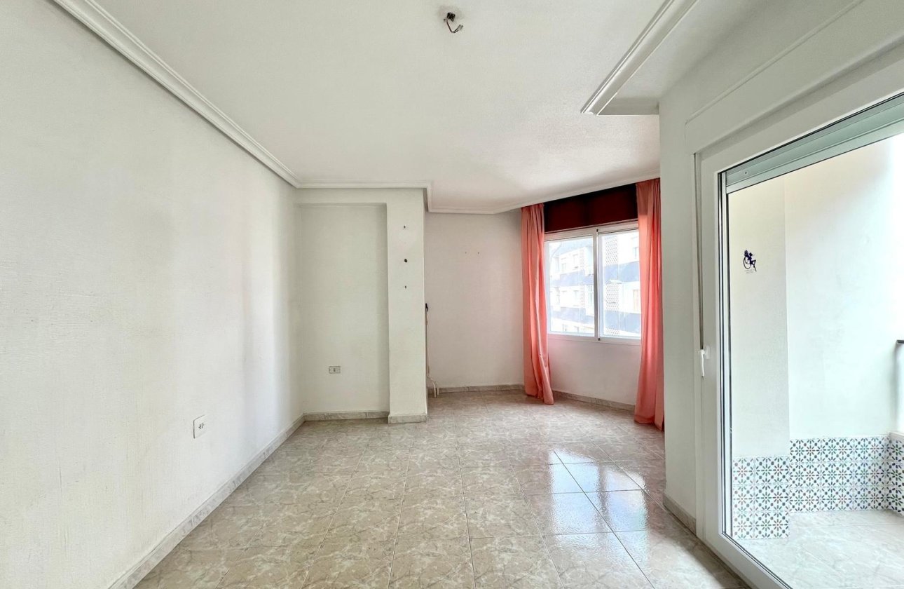 Resale - Apartment -
Torrevieja - Paseo Maritimo
