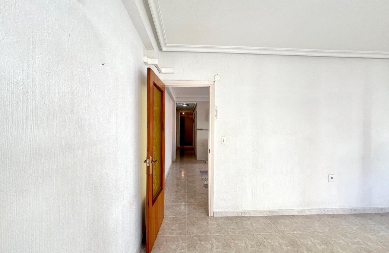 Resale - Apartment -
Torrevieja - Paseo Maritimo