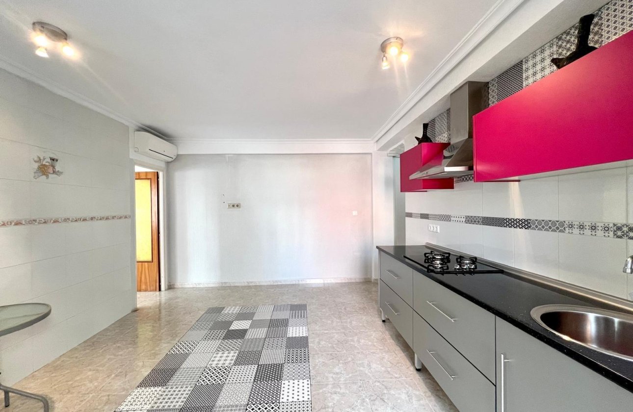 Resale - Apartment -
Torrevieja - Paseo Maritimo