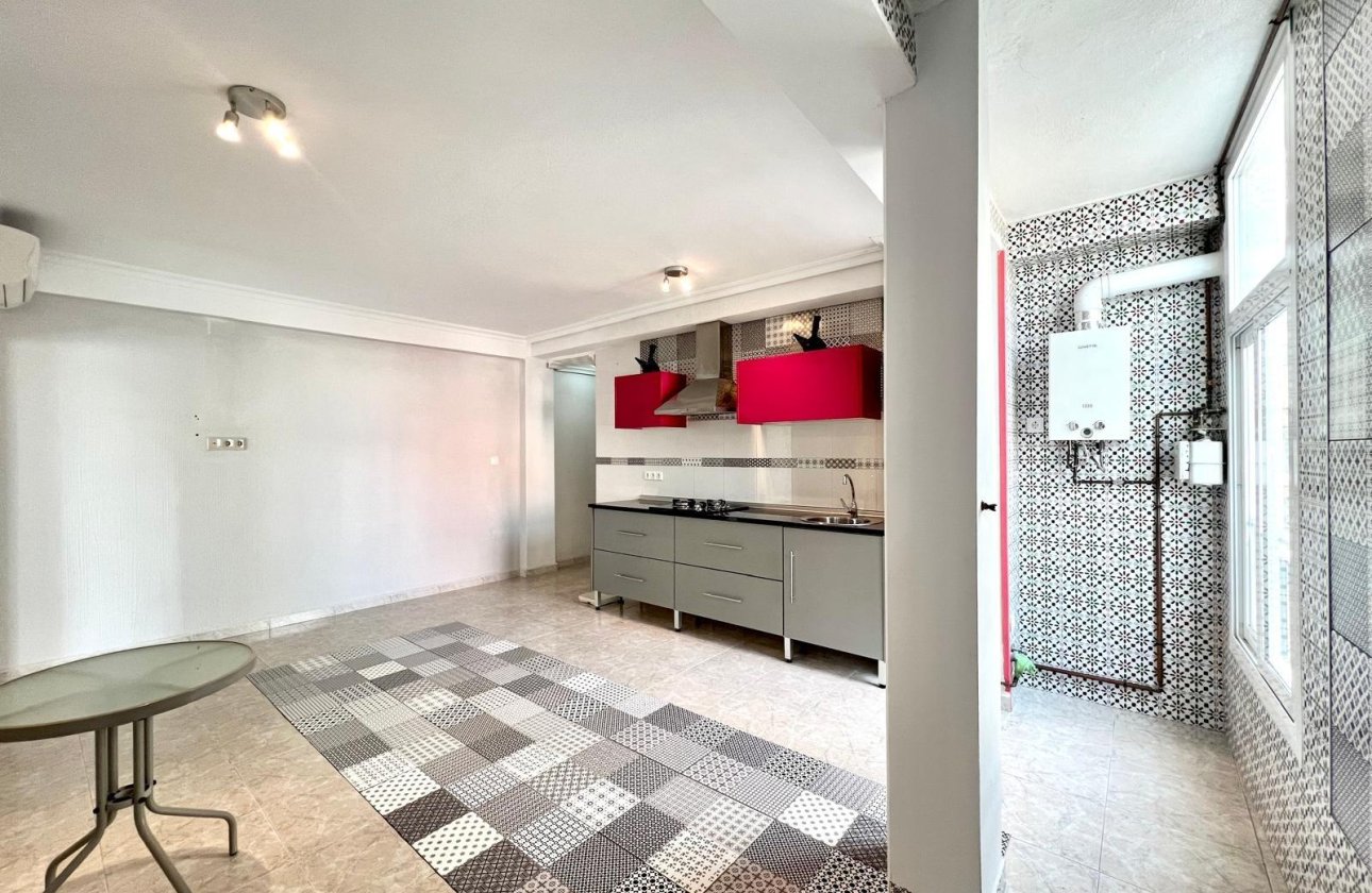 Resale - Apartment -
Torrevieja - Paseo Maritimo